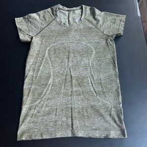 Lululemon Swiftly Tech SS, Size 10